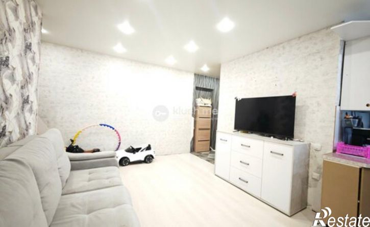 2-комн квартира ул Академика Кирпичникова, 8,  д. 8