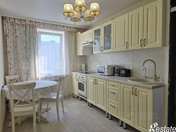 4-комн квартира ул Юлиуса Фучика, 127,  д. 127