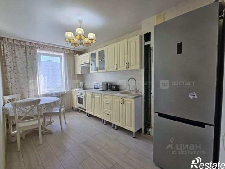 4-комн квартира ул Юлиуса Фучика, 127,  д. 127