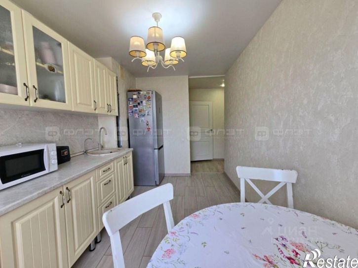 4-комн квартира ул Юлиуса Фучика, 127,  д. 127