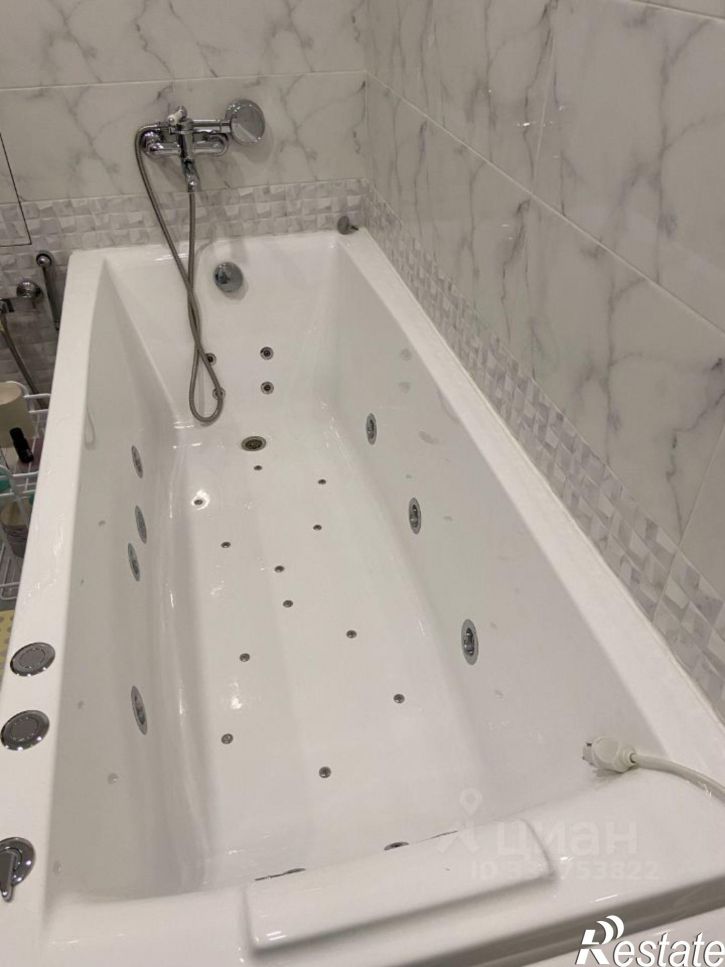 3-комн квартира ул Оренбургский Тракт, 8Д,  д. 8Д