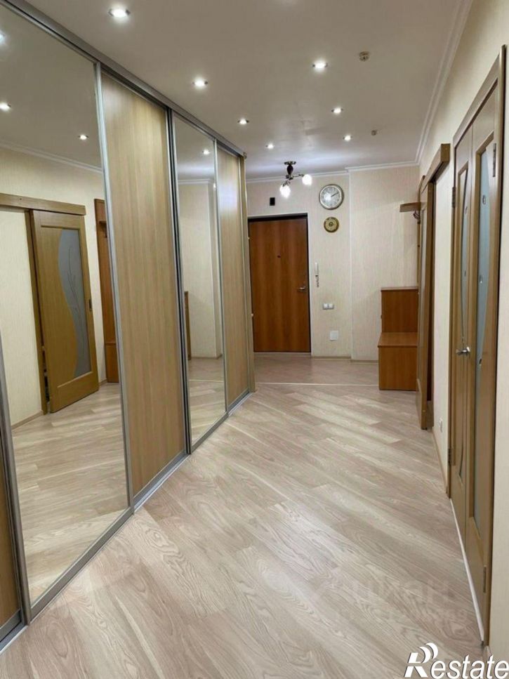 3-комн квартира ул Адоратского, 4,  д. 4
