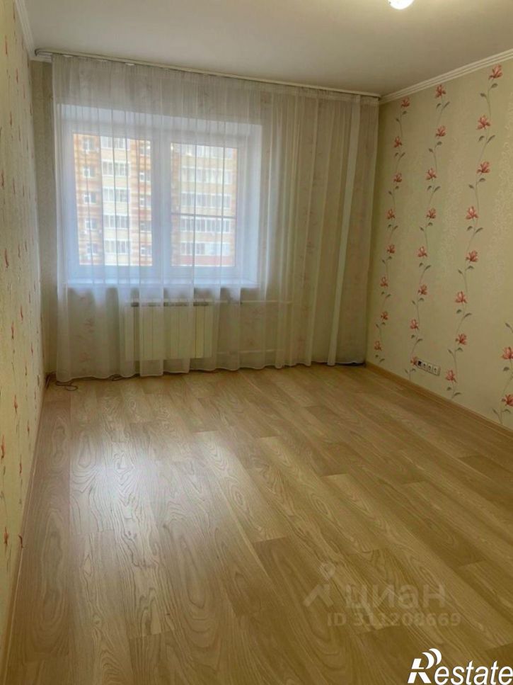 3-комн квартира ул Адоратского, 4,  д. 4