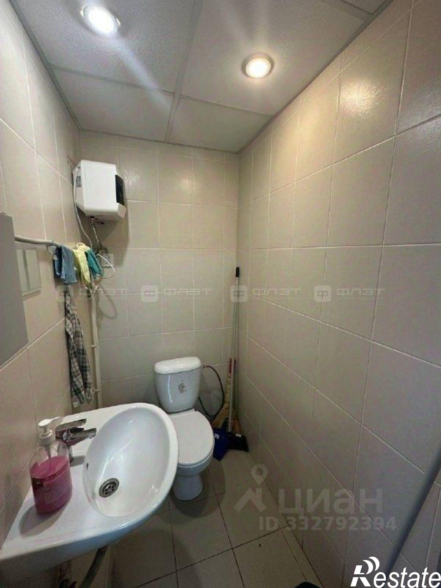 Купить офис, помещение под офис за 7 914 020 рублей на ул Короленко, 93