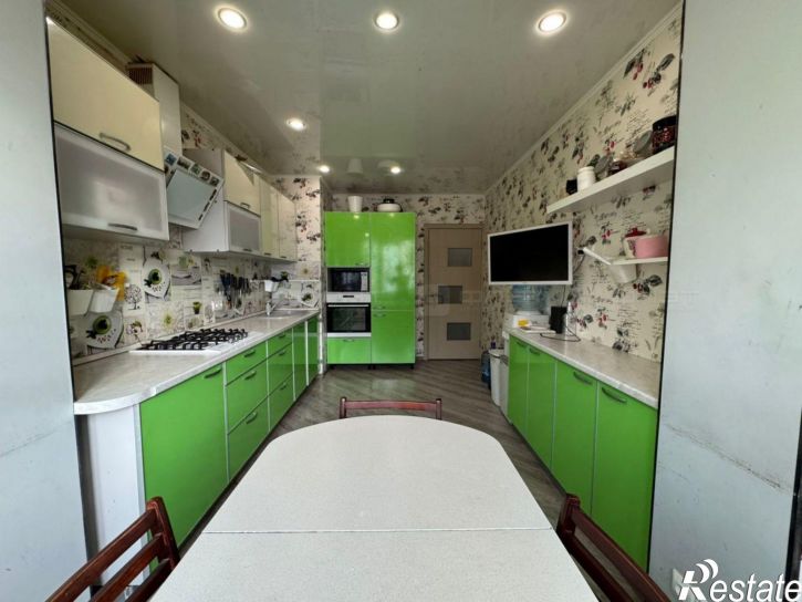 4-комн квартира ул. Юлиуса Фучика, дом 98