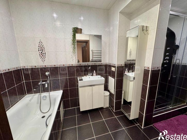 5-комн квартира тракт. Сибирский, дом 23Б
