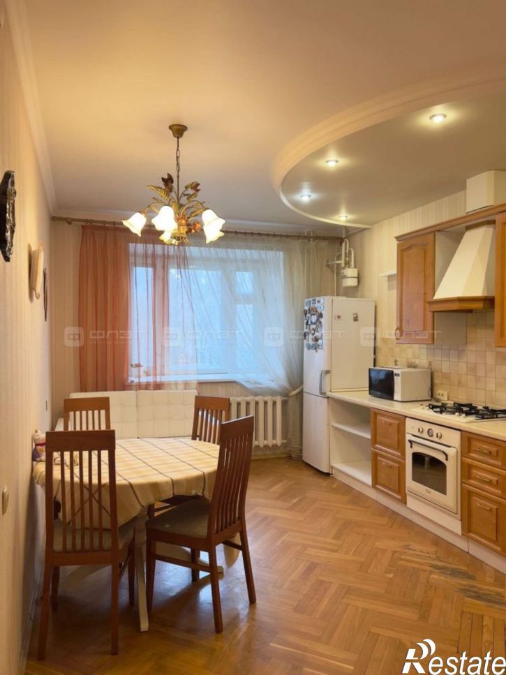 3-комн квартира ул. Адоратского, дом 17