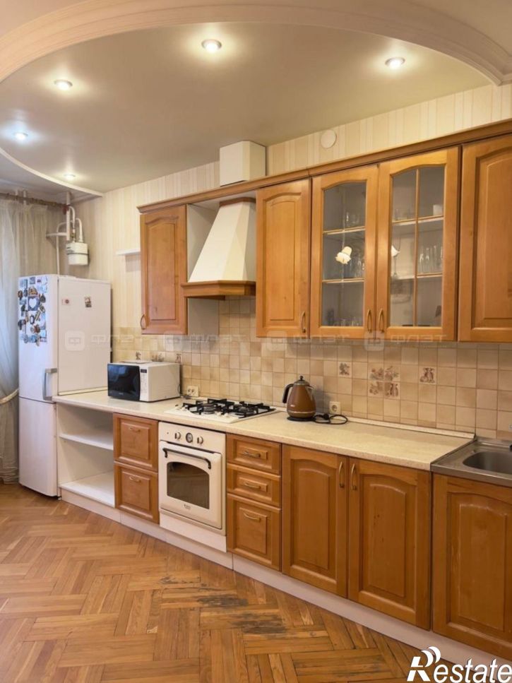 3-комн квартира ул. Адоратского, дом 17
