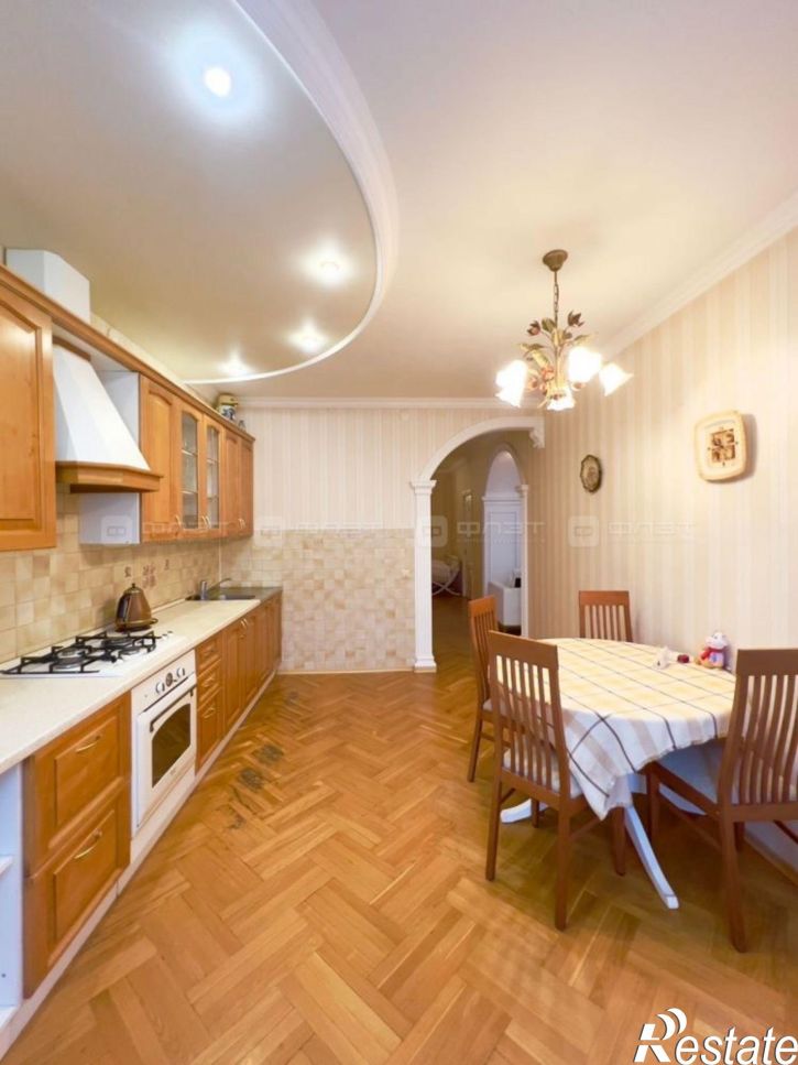 3-комн квартира ул. Адоратского, дом 17