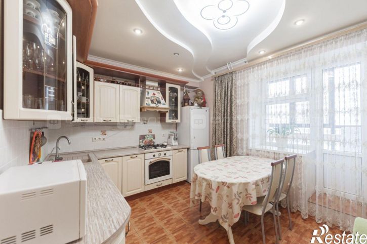3-комн квартира ул. Болотникова, дом 9