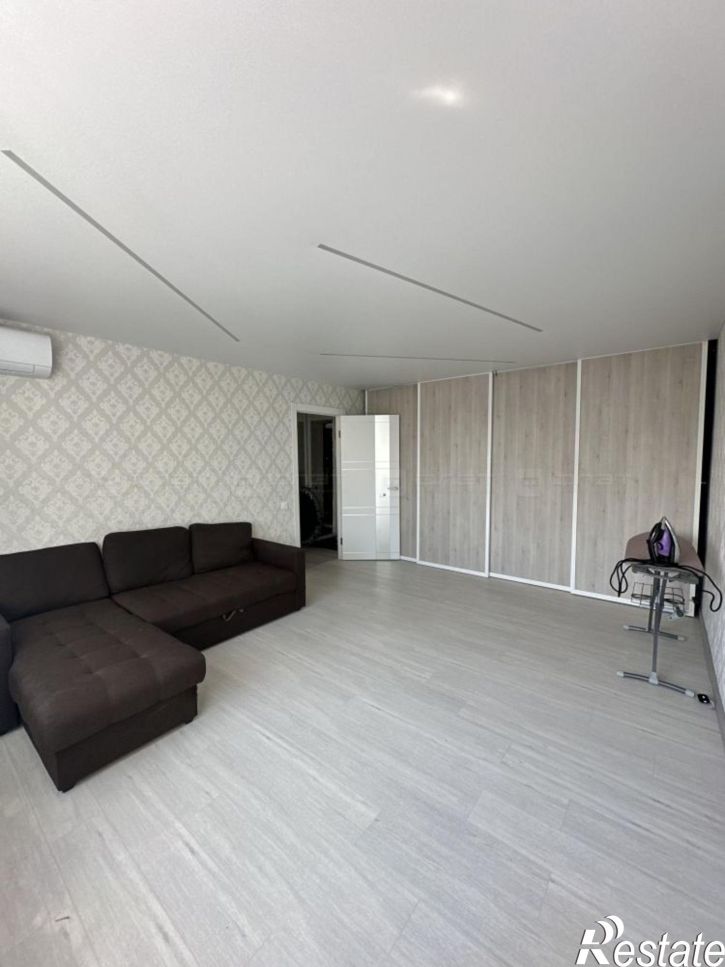3-комн квартира ул. Короленко, дом 53
