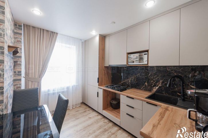 3-комн квартира ул. Академика Парина, дом 6