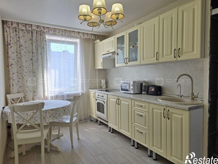 4-комн квартира ул. Юлиуса Фучика, дом 127