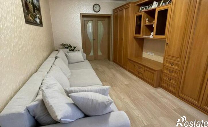 3-комн квартира ул Адоратского, 4,  д. 4