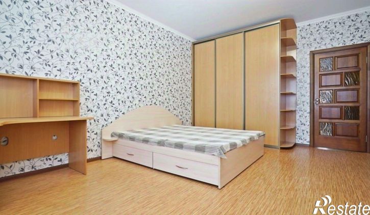 3-комн квартира ул Адоратского, 1,  д. 1