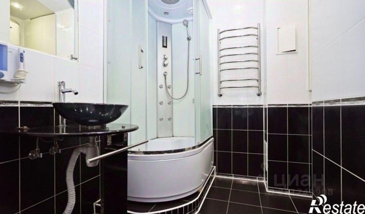 3-комн квартира ул Адоратского, 1,  д. 1
