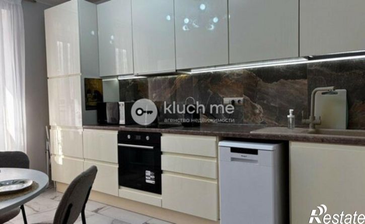 2-комн квартира ул Рауиса Гареева, 102 1,  д. 102 1,  к. 1