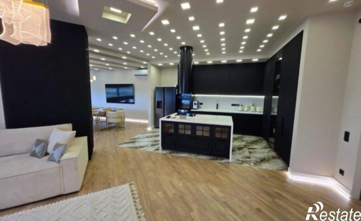 5-комн квартира пр-кт Альберта Камалеева, 1,  д. 1
