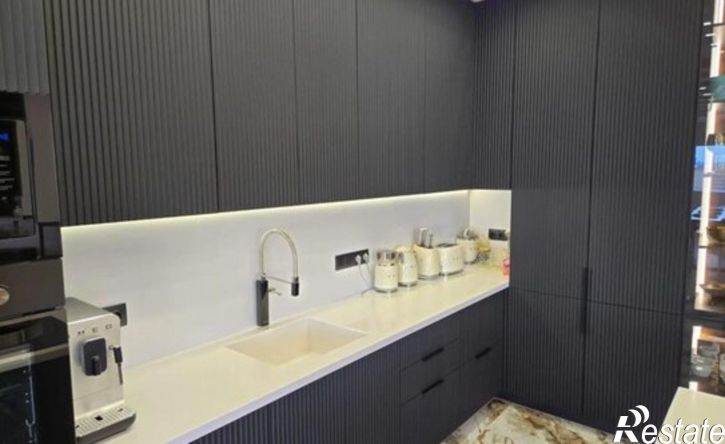 5-комн квартира пр-кт Альберта Камалеева, 1,  д. 1