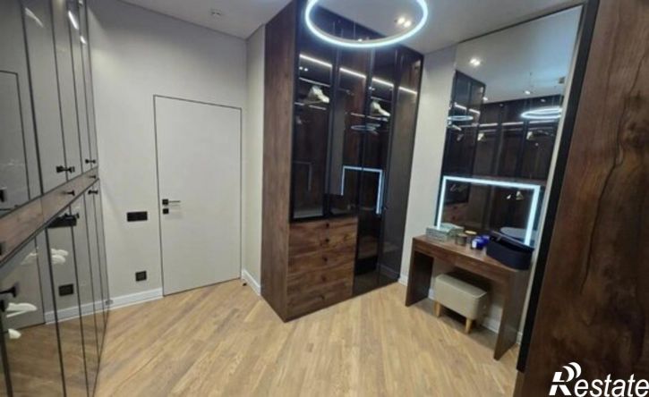 5-комн квартира пр-кт Альберта Камалеева, 1,  д. 1
