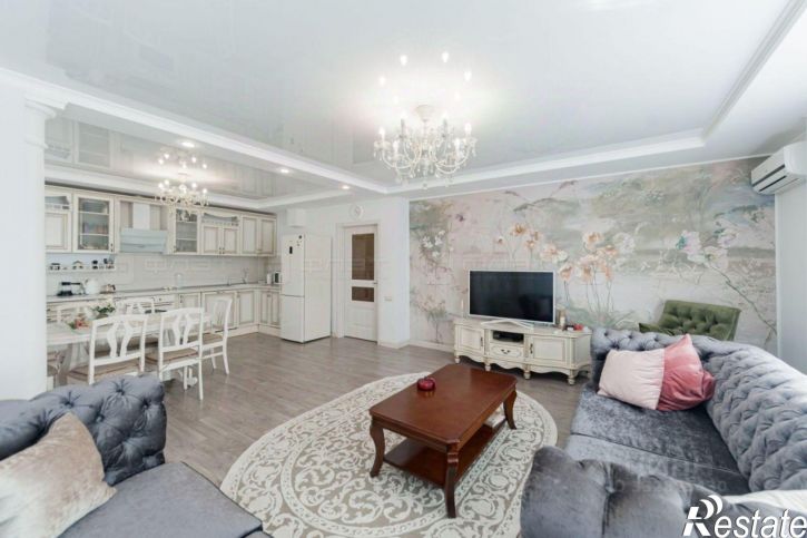 3-комн квартира ул Чингиза Айтматова, 8,  д. 8
