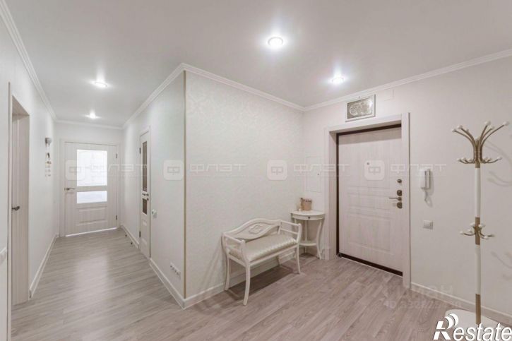 3-комн квартира ул Чингиза Айтматова, 8,  д. 8