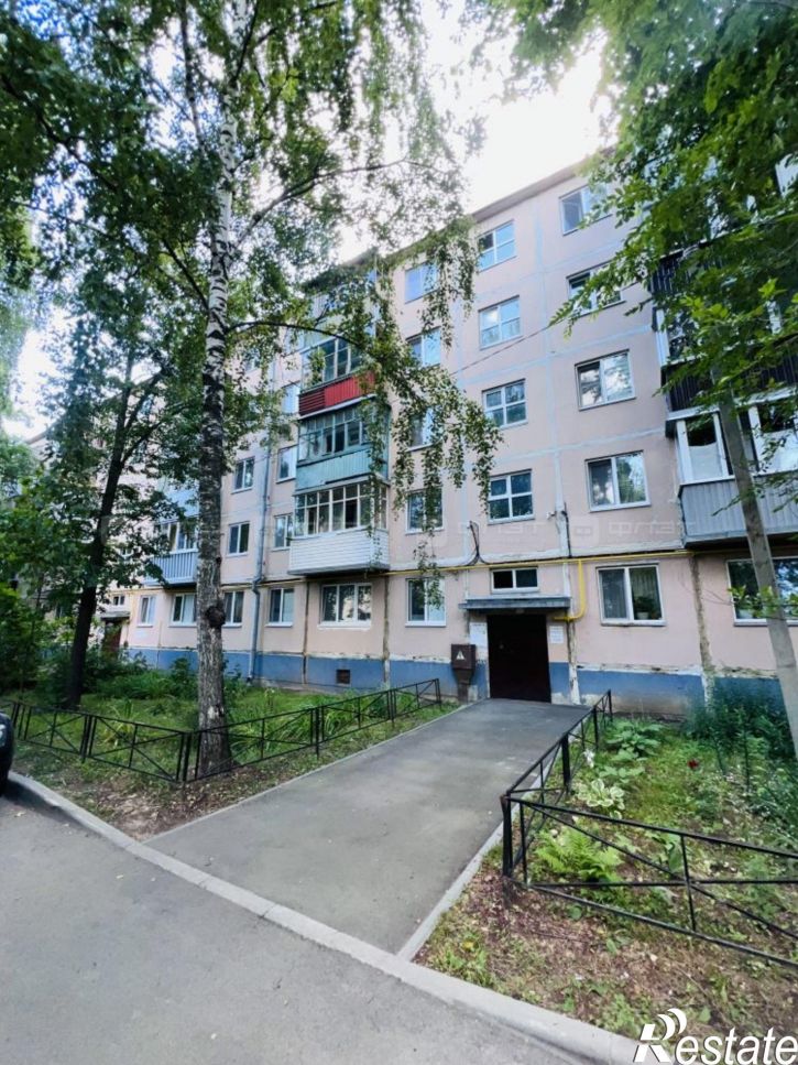 2-комн квартира городок. Военный 2-й, дом 142