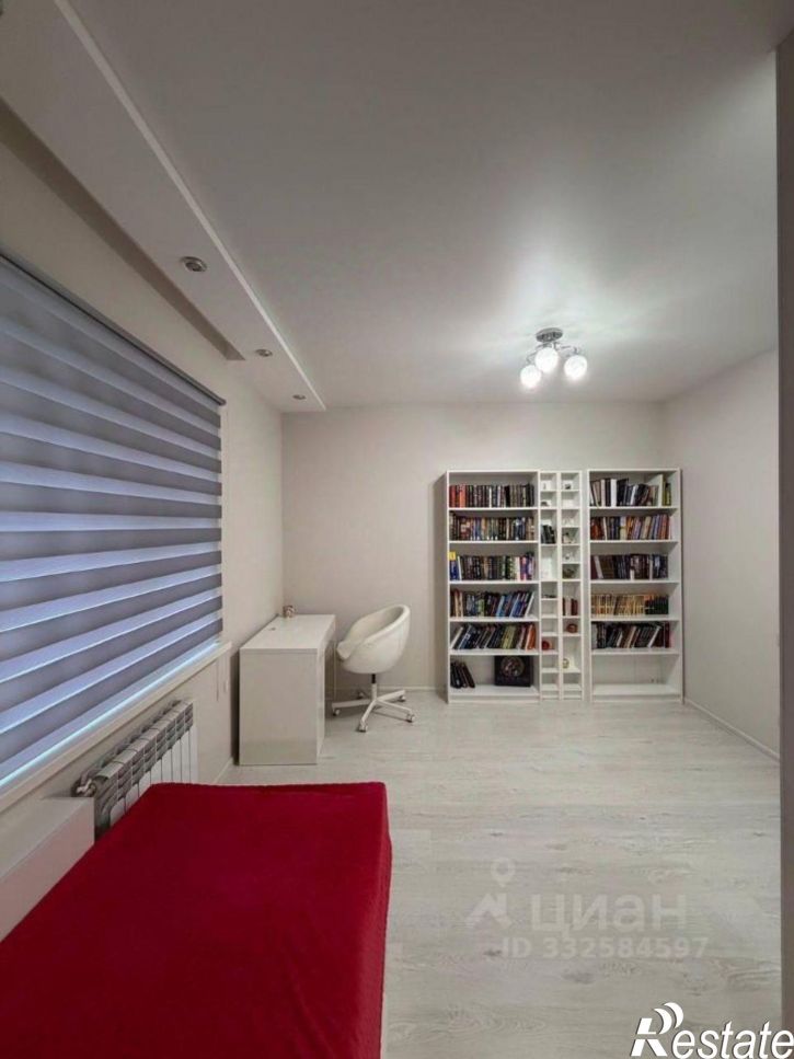 2-комн квартира ул Адоратского, 4,  д. 4