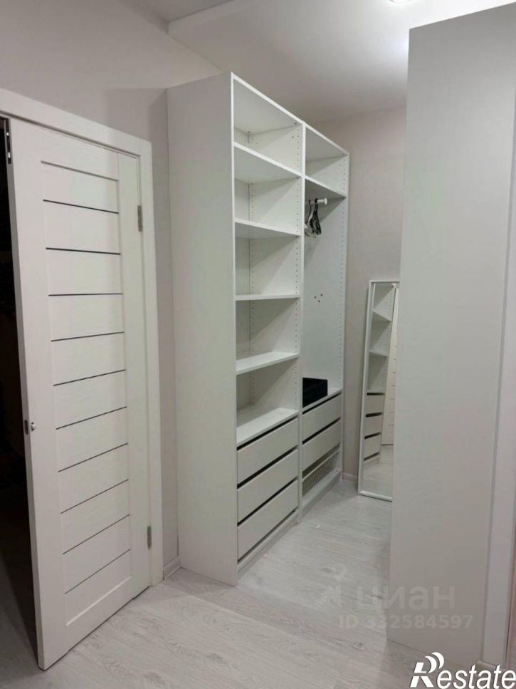 2-комн квартира ул Адоратского, 4,  д. 4