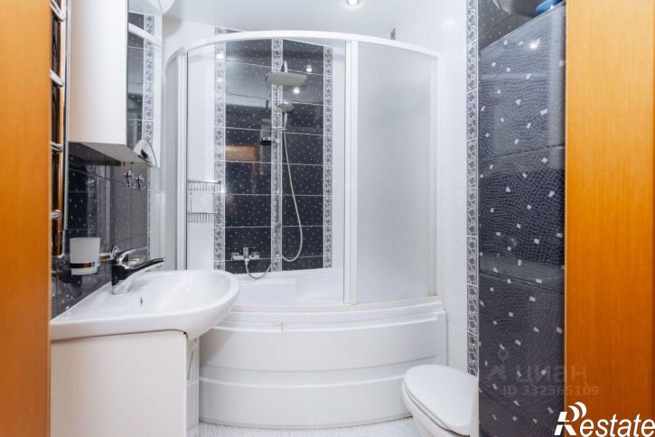 3-комн квартира ул Лазарева, 3,  д. 3
