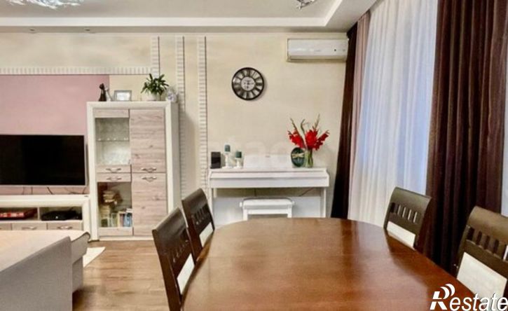 4-комн квартира пр-кт Победы, 222,  д. 222