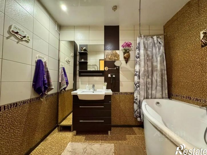 3-комн квартира ул Фатыха Амирхана, 103,  д. 103