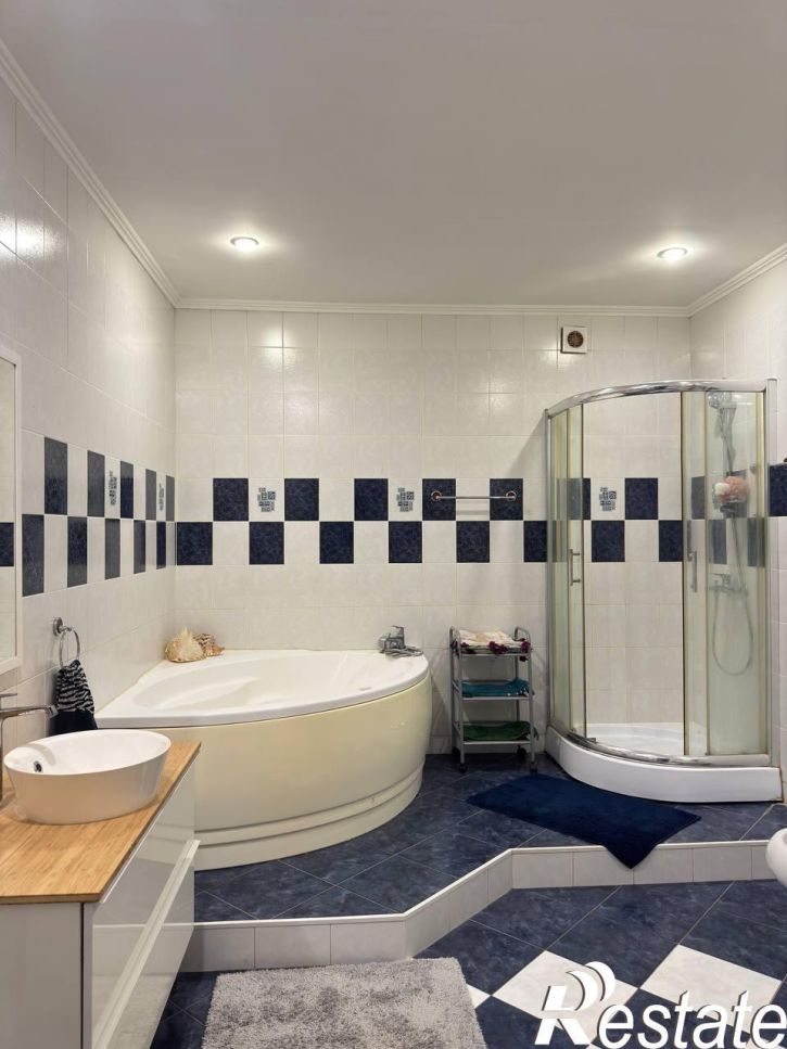 3-комн квартира Николая-Ершова , 57Б