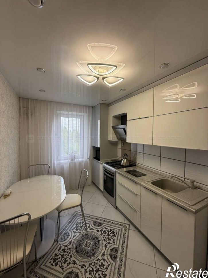 2-комн квартира ул. Адоратского, дом 46