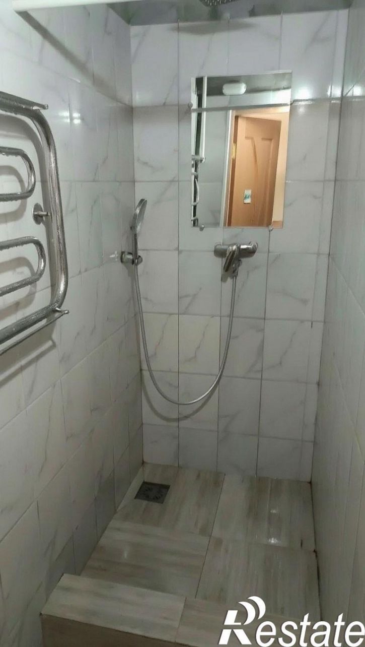 Комната повстанческая улица, 4