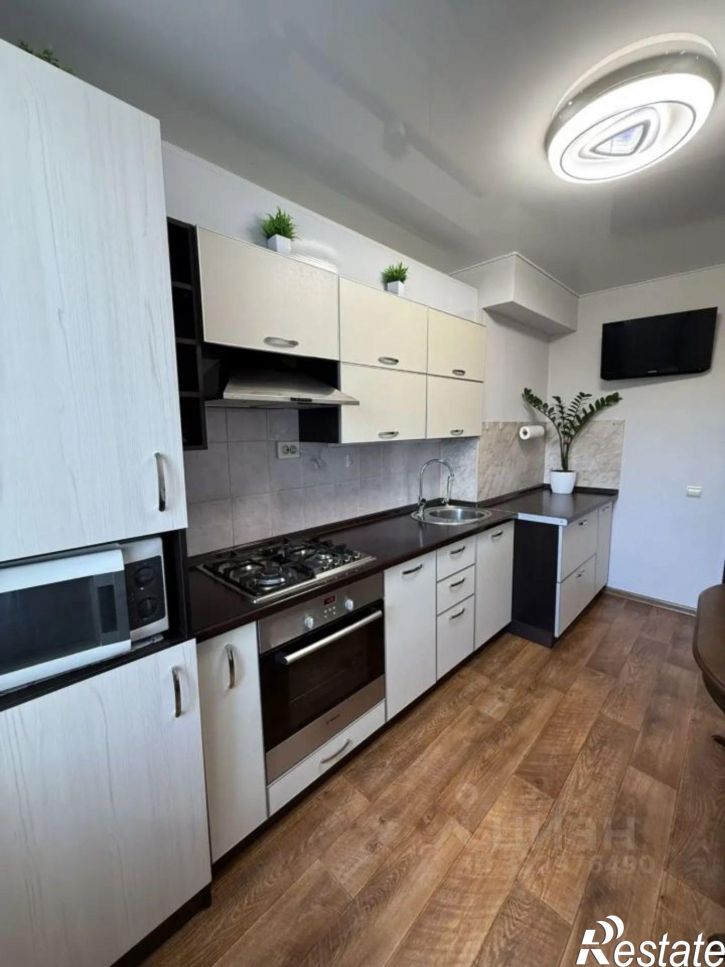 4-комн квартира улица Закиева, 17,  д. 17