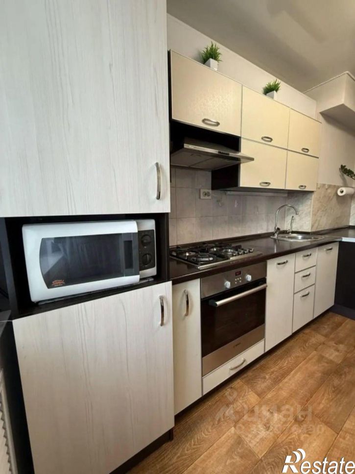 4-комн квартира улица Закиева, 17,  д. 17
