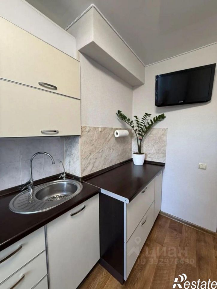 4-комн квартира улица Закиева, 17,  д. 17
