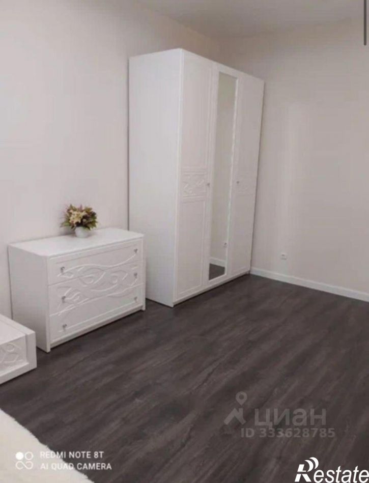 3-комн квартира улица Хусаина Мавлютова, 42,  д. 42