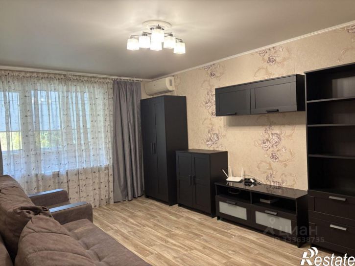 2-комн квартира улица Юлиуса Фучика, 38,  д. 38