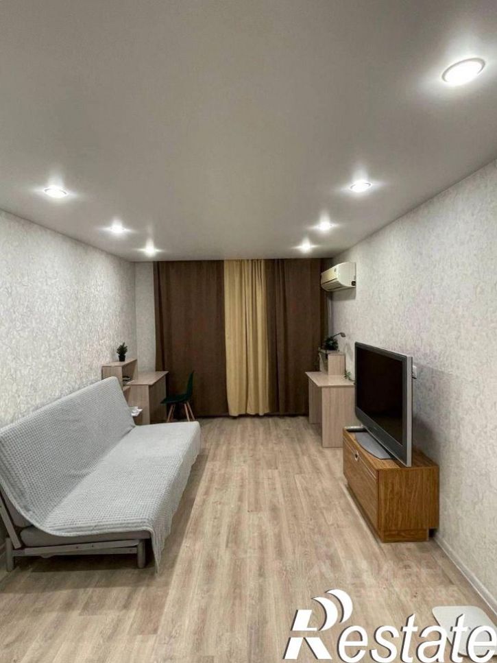 3-комн квартира улица Адоратского, 7,  д. 7