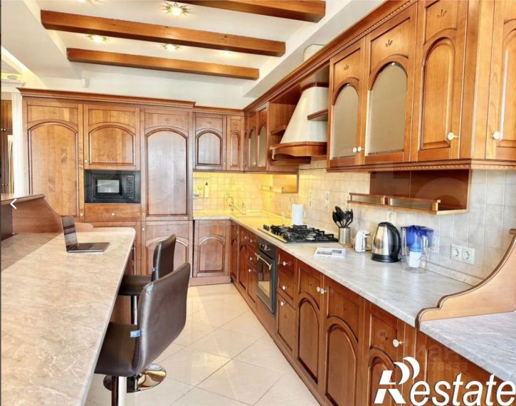 4-комн квартира улица Япеева, 19,  д. 19