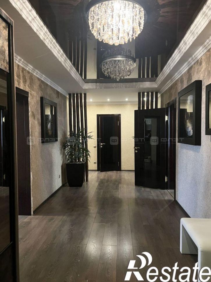 4-комн квартира ул. Адоратского, дом 2
