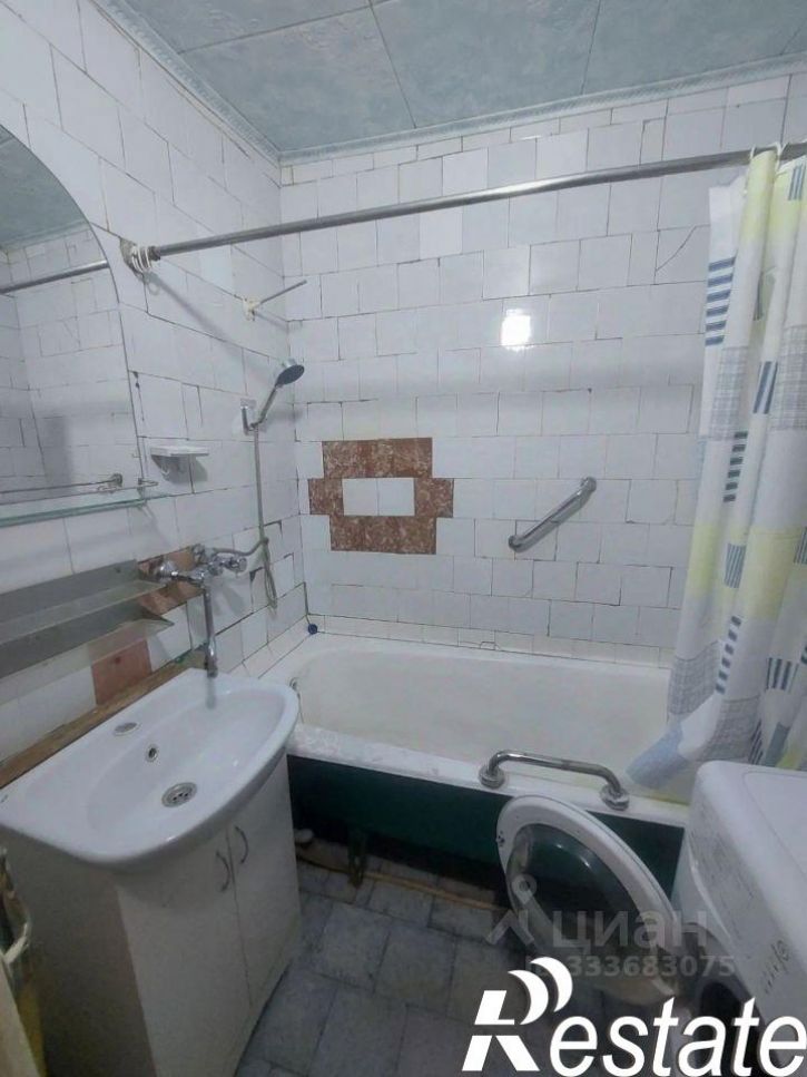 2-комн квартира улица Юлиуса Фучика, 44,  д. 44