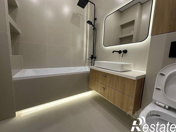 2-комн квартира улица Павлюхина, 108Б,  д. 108Б
