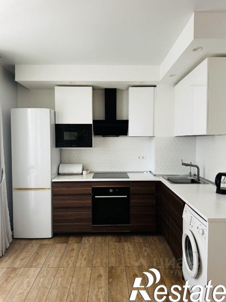 3-комн квартира улица Адоратского, 1Б,  д. 1Б