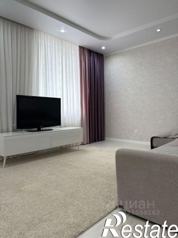 3-комн квартира улица Юлиуса Фучика, 88,  д. 88