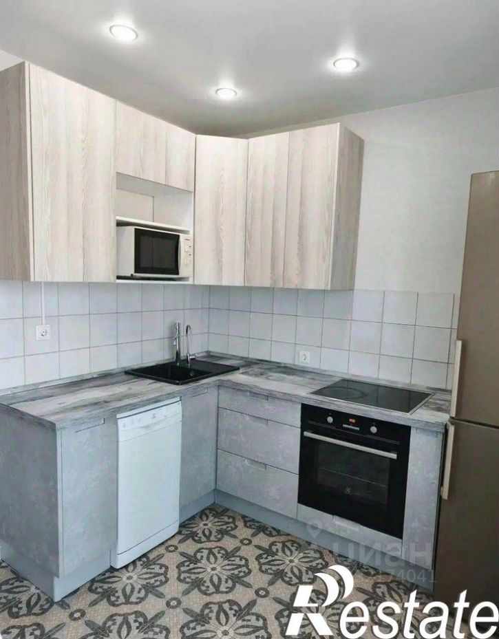 2-комн квартира улица Рауиса Гареева, 111 к1,  д. 111 к1
