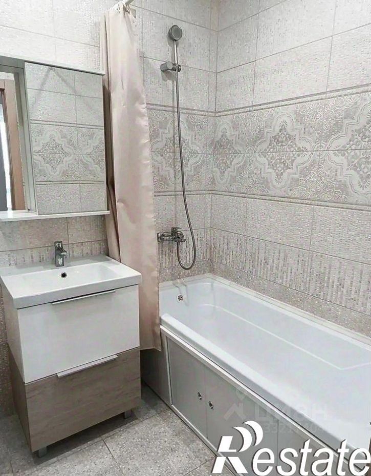 2-комн квартира улица Рауиса Гареева, 111 к1,  д. 111 к1