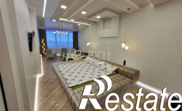 4-комн квартира проспект Альберта Камалеева, 1,  д. 1